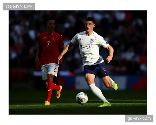 赖斯 vs 亨德森:队长气质与领导风格差异 赖斯 vs 亨德森:队长气质与领导风格差异