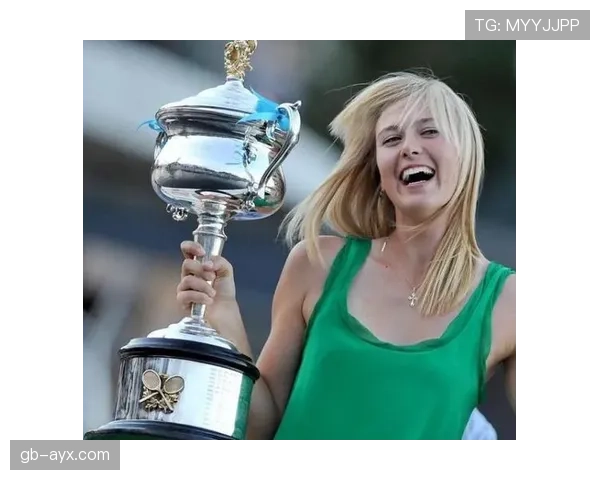 莎拉波娃连吃个甜点都像在拍电影，普通甜品店都不敢去的节奏？！